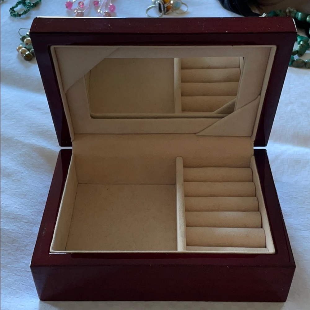 Jewelry box